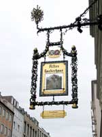 Wirtshauschild: &raquo;Altes Hackerhaus&laquo; in der Sendlinger Stra&szlig;e