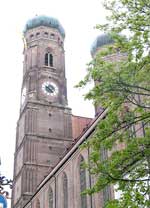 Markieren M&uuml;nchens Skyline: Zwilligst&uuml;rme der Frauenkirche