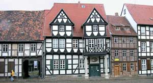 Quedlinberg gilt mit seinen vielen Fachwerkh&auml;usern als gr&ouml;&szlig;tes Fl&auml;chendenkmal einer mittelalterlichen und nachmittelalterlichen Stadtbebauung. 