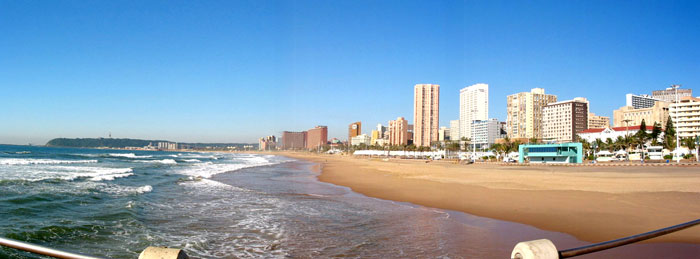 Strand und Skyline von Durban (Foto: Eichner-Ramm) Strand und Skyline von Durban (Foto: Eichner-Ramm)