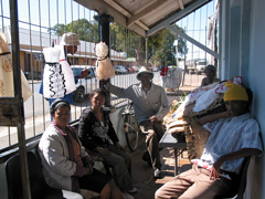 Vor einem Laden in Griquastad (Foto: Eichner-Ramm) Vor einem Laden in Griquastad (Foto: Eichner-Ramm)