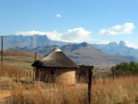 Rundh&uuml;tte nahe des Amphitheaters (Foto: Eichner-Ramm)