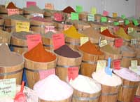 Vielfalt: Gew&uuml;rzladen in G&uuml;mbet