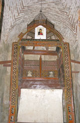 Aus Nussbaumholz: Altaraufsatz im Kloster Deir Zaferan