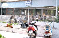 Man(n) trifft sich im Caf&eacute; zum Plausch